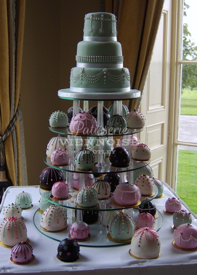 Individual Cakes: Image 3 (Design W)